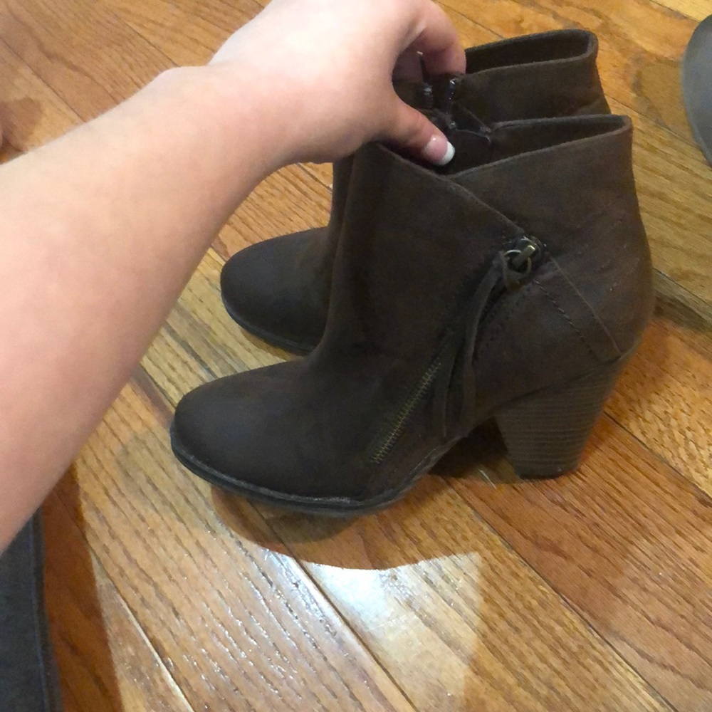 Boots ( Small heel )